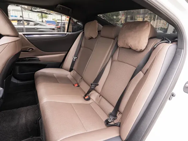 Lexus ES — Фото автомобиля 12
