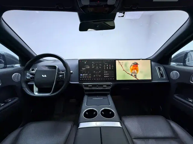 Li Auto L8 — Фото автомобиля 10