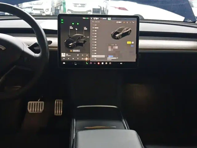 Tesla Model Y — Фото автомобиля 12