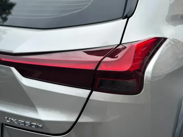 Lexus UX — Фото автомобиля 18
