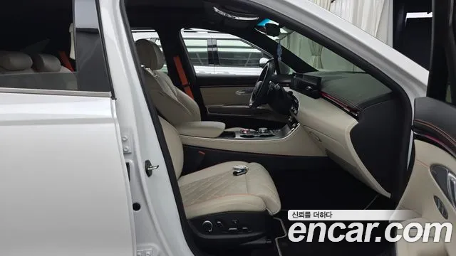 Genesis GV70 — Фото автомобиля 16