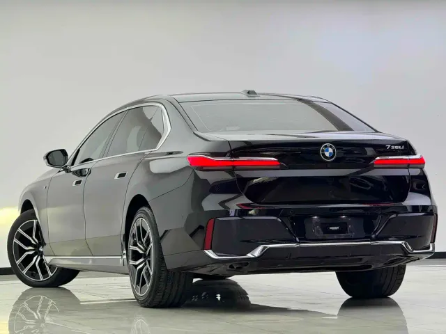 BMW 7 Series — Фото автомобиля 14