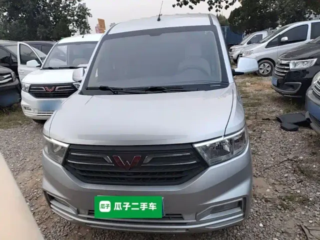 Wuling Hongguang V — Фото автомобиля 2