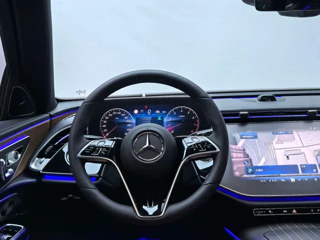 Mercedes-Benz E-Class — Фото автомобиля 14