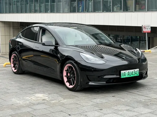 Tesla Model 3 — Фото автомобиля 3