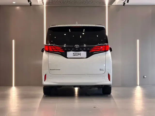Toyota Alphard — Фото автомобиля 5