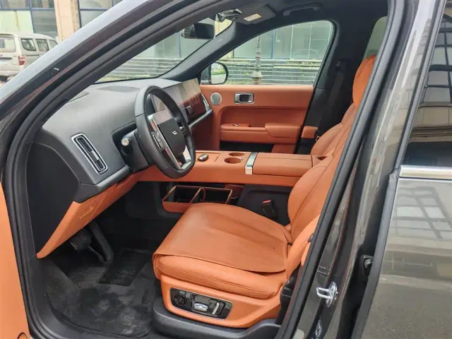 Li Auto L8 — Фото автомобиля 6