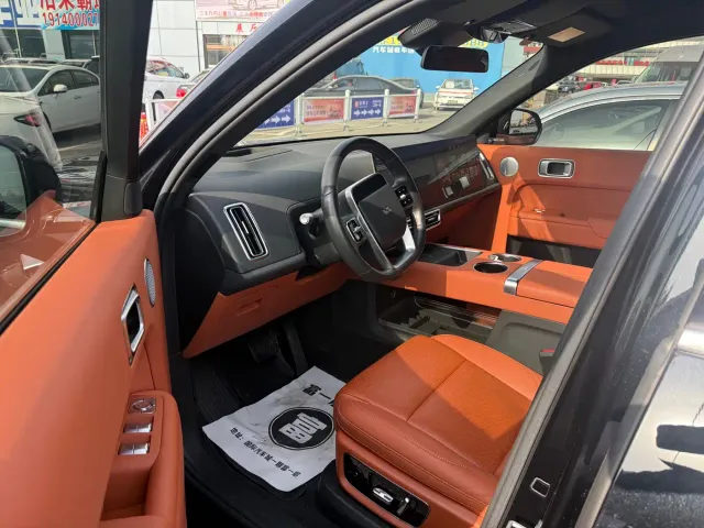 Li Auto L9 — Фото автомобиля 2