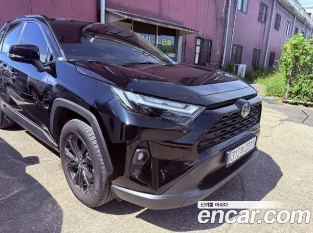Toyota RAV4 Generation 5 — Фото автомобиля 3