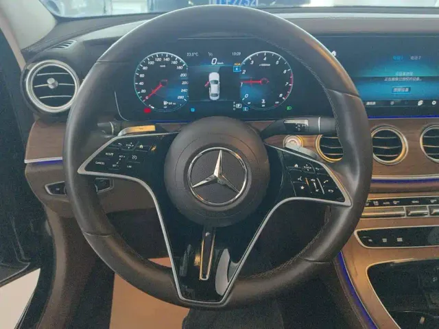 Mercedes-Benz E-Class — Фото автомобиля 15