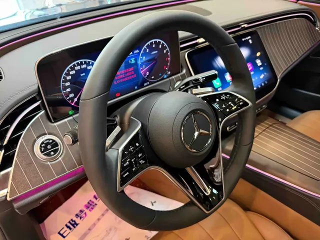 Mercedes-Benz E-Class — Фото автомобиля 8