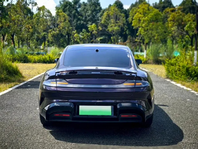 Xiaomi SU7 — Фото автомобиля 18