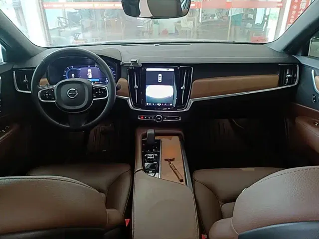 Volvo S90 — Фото автомобиля 9