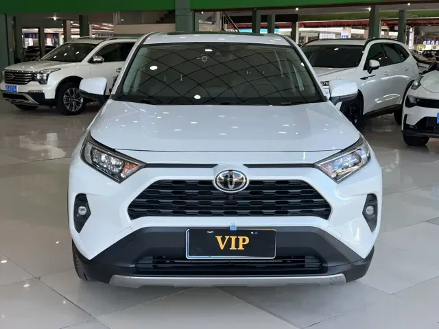 Toyota RAV4 — Фото автомобиля 2