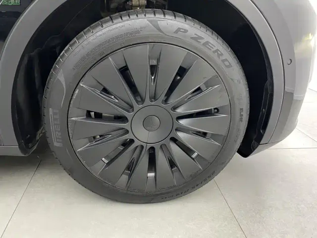 Tesla Model Y — Фото автомобиля 7