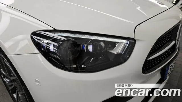 Mercedes-Benz E-Class — Фото автомобиля 22