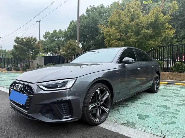 Фотография автомобиля — Audi A4L