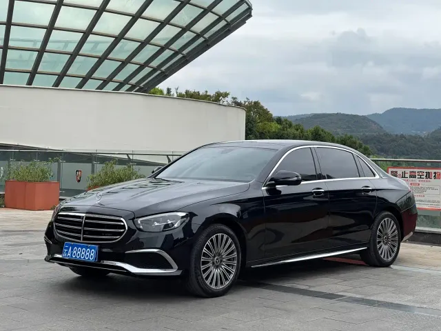 Mercedes-Benz E-Class — Фото автомобиля 3