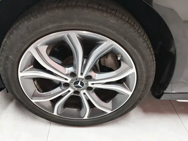 Mercedes-Benz E-Class — Фото автомобиля 22