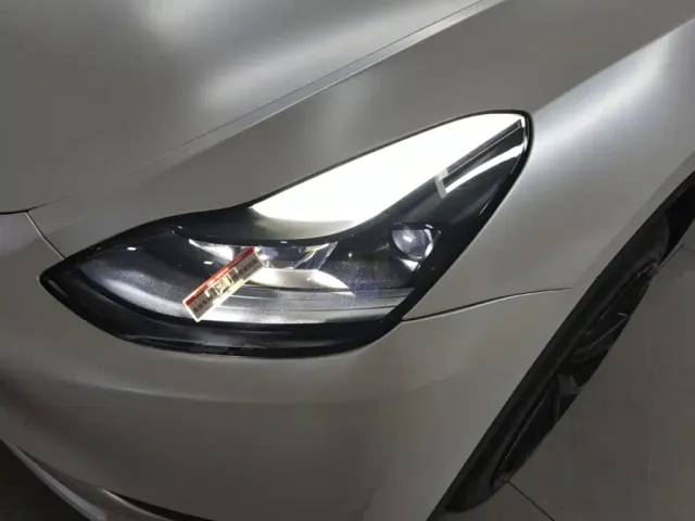 Tesla Model Y — Фото автомобиля 23