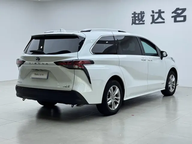 Toyota Sienna — Фото автомобиля 18