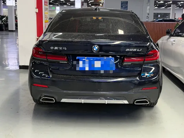 BMW 5 Series — Фото автомобиля 14