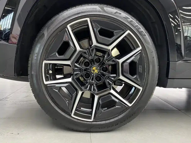 BMW XM — Фото автомобиля 8