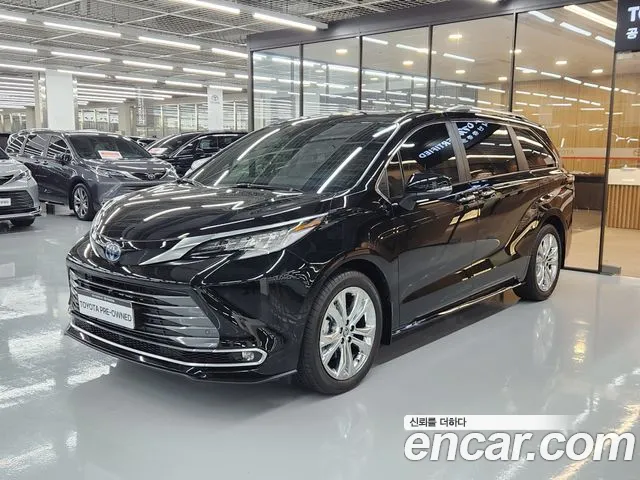 Фотография автомобиля — Toyota Sienna 4th Gen