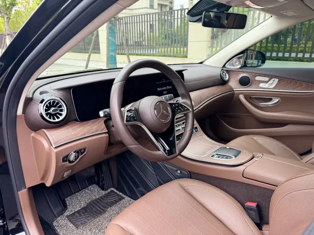 Mercedes-Benz E-Class — Фото автомобиля 8