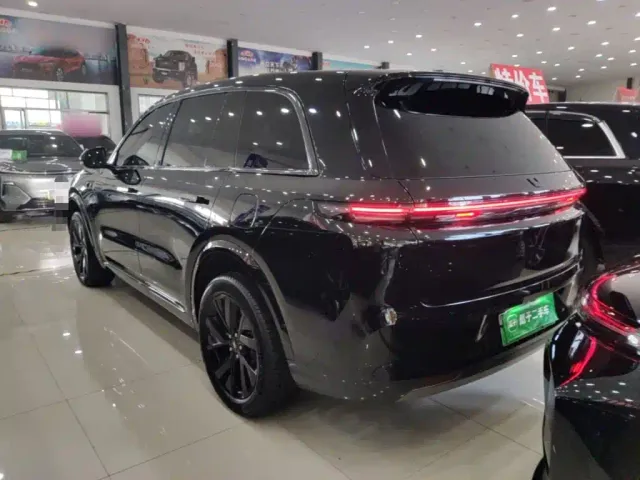 Li Auto L8 — Фото автомобиля 4