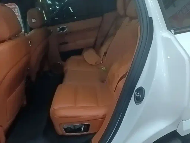 Li Auto L7 — Фото автомобиля 16