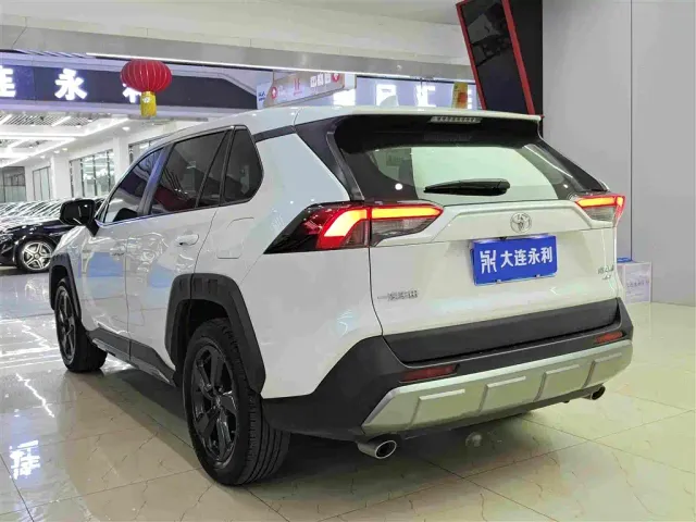 Toyota RAV4 — Фото автомобиля 16