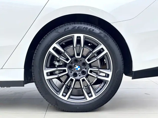 BMW 5 Series — Фото автомобиля 17