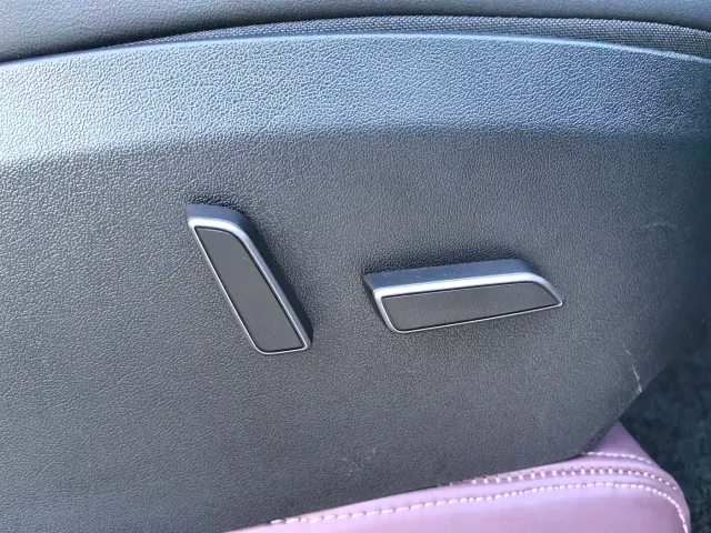 Tesla Model Y — Фото автомобиля 24