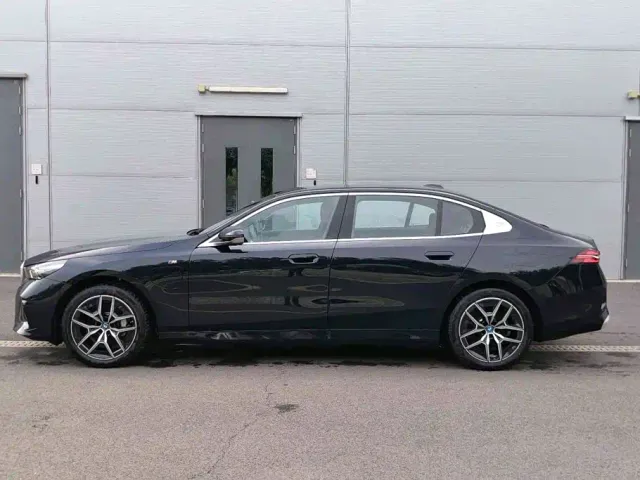 BMW i5 — Фото автомобиля 4
