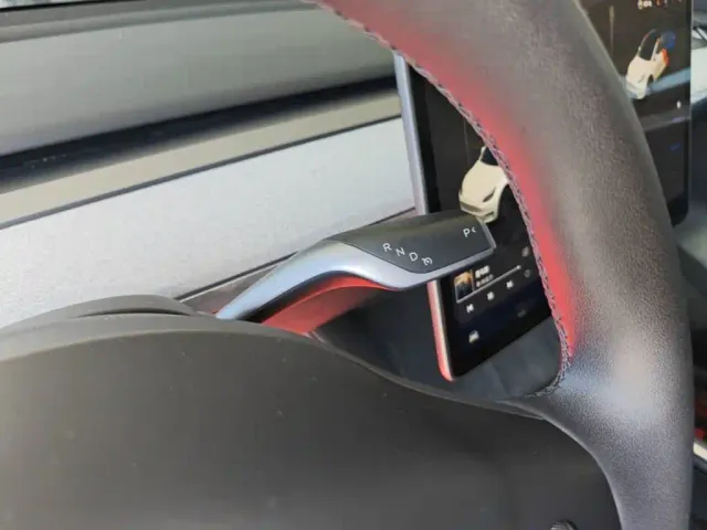 Tesla Model Y — Фото автомобиля 13