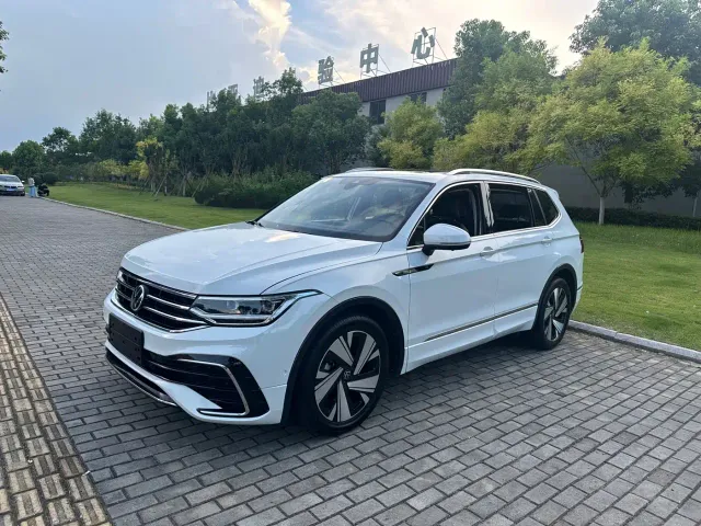 Volkswagen Tiguan L — Фото автомобиля 2