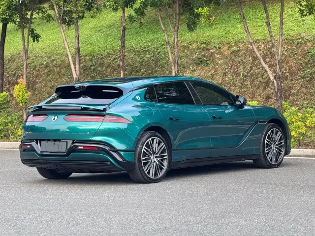 Denza Z9GT — Фото автомобиля 10
