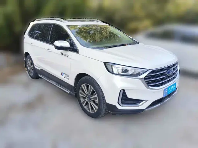 Ford Edge — Фото автомобиля 3