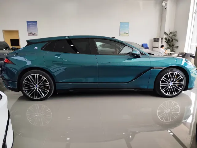 Denza Z9GT — Фото автомобиля 15