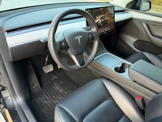 Tesla Model Y — Фото автомобиля 8