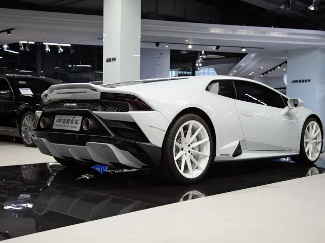 Lamborghini Huracan — Фото автомобиля 11
