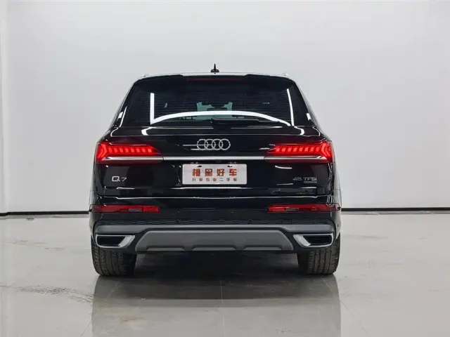Audi Q7 — Фото автомобиля 5