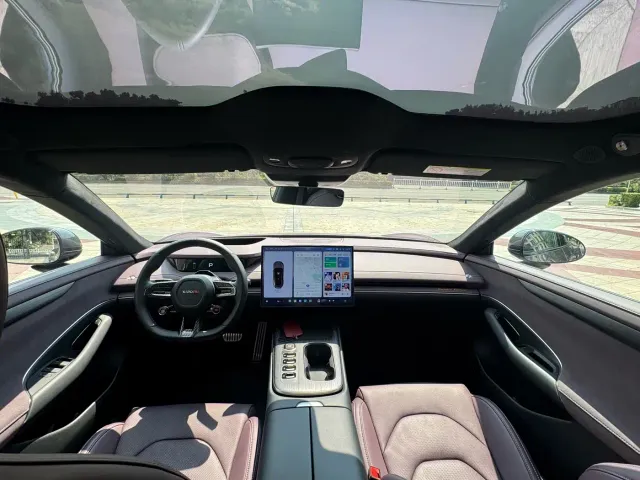 Xiaomi SU7 — Фото автомобиля 14