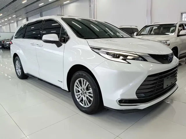 Toyota Sienna — Фото автомобиля 3