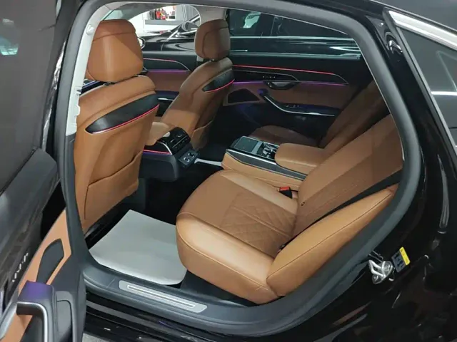 Audi A8 — Фото автомобиля 16