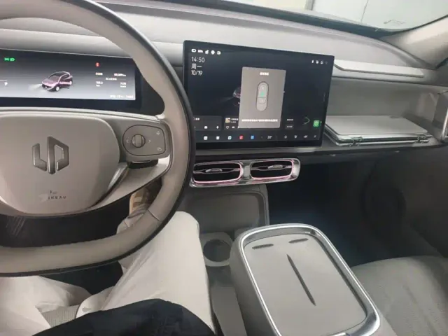 Leapmotor B10 — Фото автомобиля 9