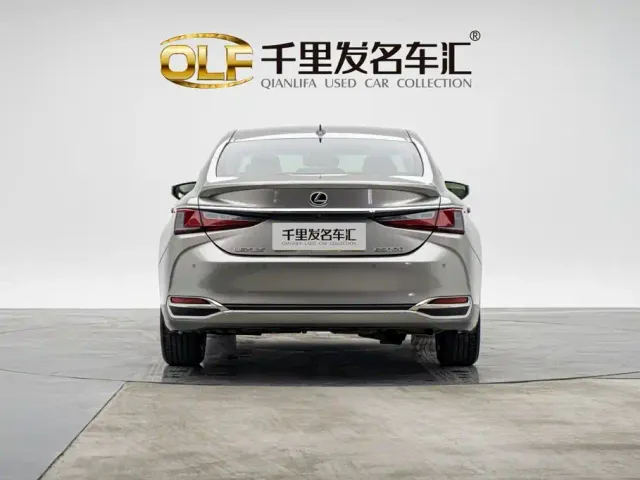 Lexus ES — Фото автомобиля 2