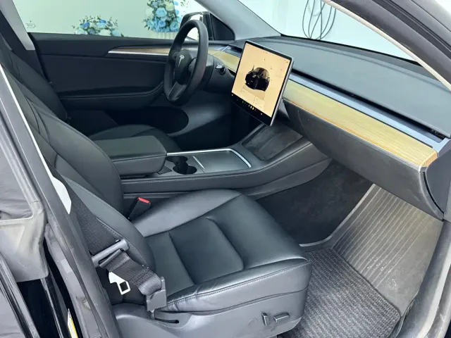 Tesla Model Y — Фото автомобиля 9