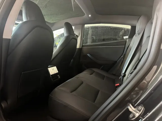 Tesla Model 3 — Фото автомобиля 8